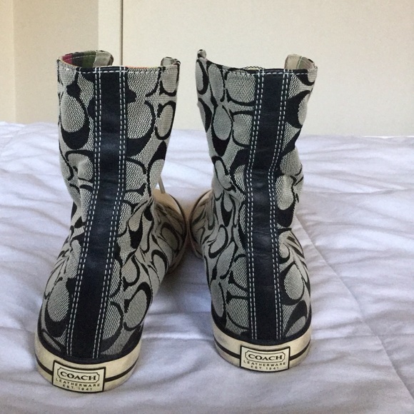 Signature Sneaker - Picture 6 of 8